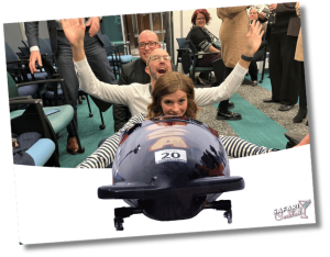 Photo réalité augmentée de participants dans un Bobsleigh dans l'activité brise-glace Safari Cocktail